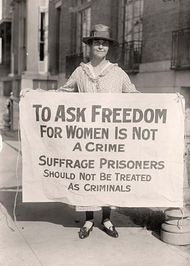  یک زن مدافع حق رای زنان در سال 1917 (آمریکا)