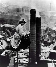  یک زن کارگر در سال 1900 در شهر برلین