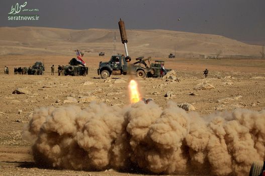 شلیک یک راکت توسط نیروهای واکنش سریع ارتش عراق در جریان عملیات آزادسازی موصل از محور جنوب