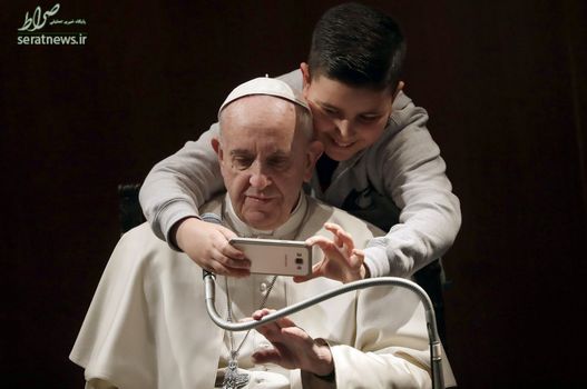 سلفی متفاوت یک نوجوان با پاپ فرانسیس رهبر کاتولیکهای جهان 