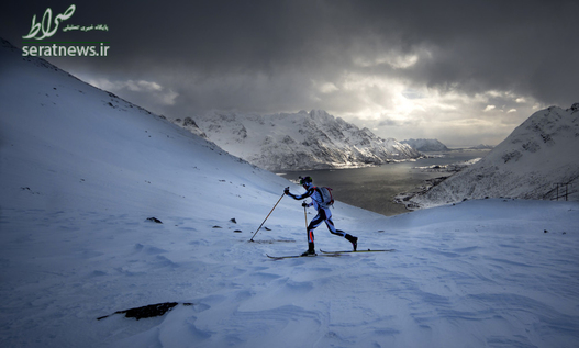 یک اسکی باز در مسابقه سه گانه قطب شمال