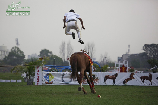 مهارت اسب سواری یک سرباز ارتش نپال در جشنواره سالانه اسب