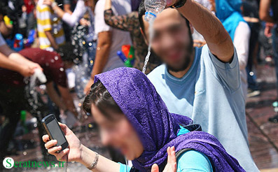 خبر داغ تصویری آب بازی دختر وپسرای ایرانی در تهران! 1