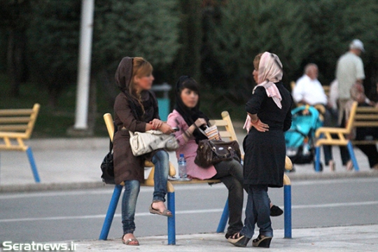 انتقاد یک سایت اصولگرا از فرهنگ غربی در شهرک غرب تهران ! 1