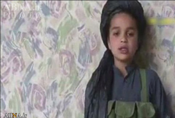 عکس/ اعلام جنگ کوچکترین عضو طالبان!