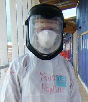 غربالگری از هواپیمای بیماران ابولایی+تصاویر