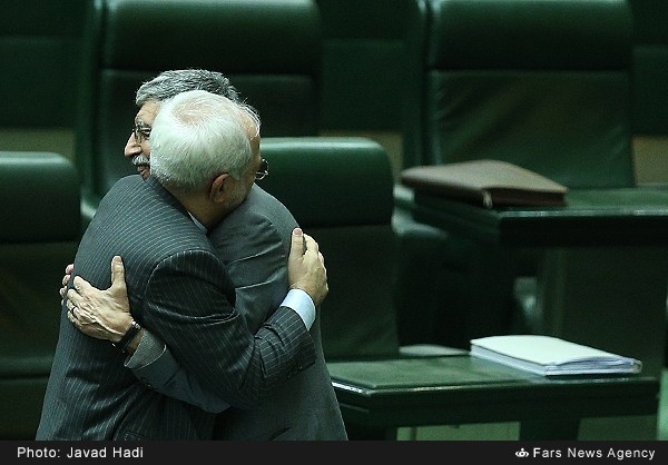 عکس/ ظریف در آغوش حداد عادل