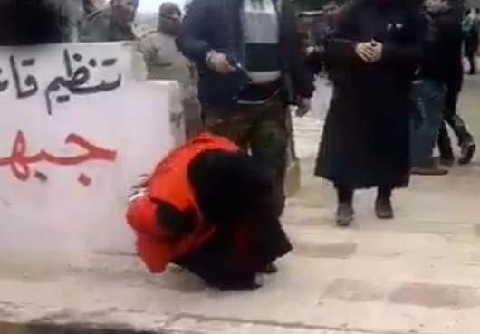 اعدام یک زن سوری توسط النصره+تصاویر