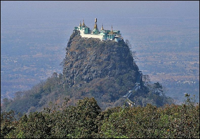 عکس/ معبدی در نوک قله