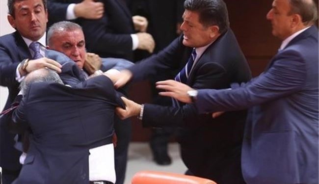 کتک‌کاری در پارلمان ترکیه +عکس