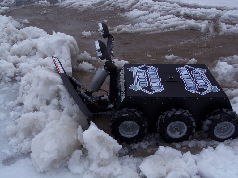 اولین روبات برف روب هوشمند +تصاویر