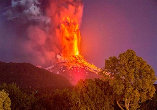 تصاویری زیبا از فوران آتشفشان ویاریکا