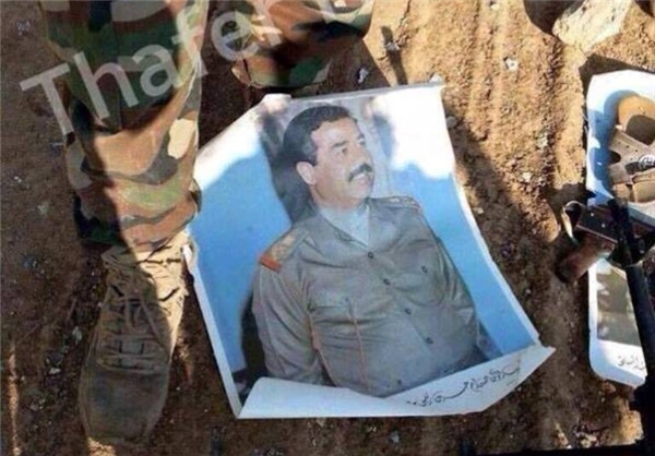 تصاویر صدام در سنگرهای تصرف شده داعش