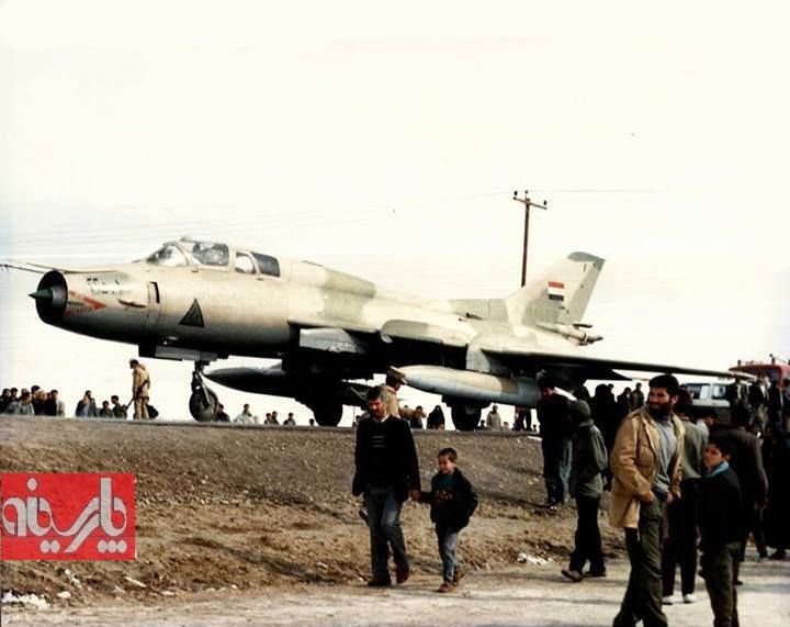 عکس/ جنگنده‌ عراقی در جاده ایران