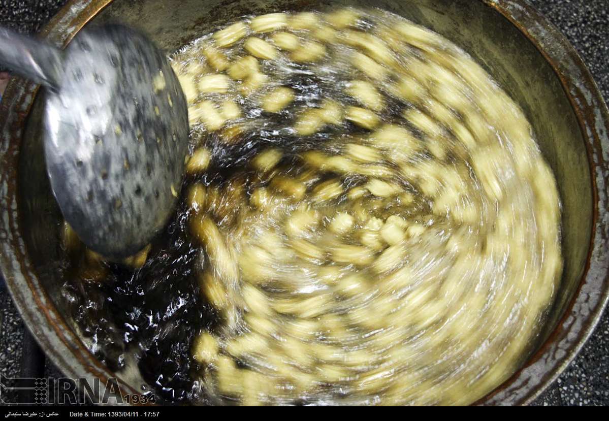 تصاویر/ پخت زولبیا و بامیه