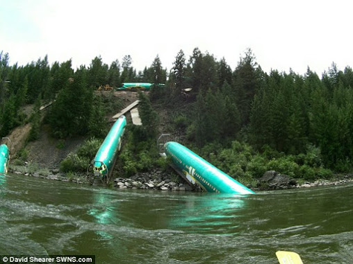 سقوط چند هواپیمای گرانقیمت بوئینگ به دریاچه 1