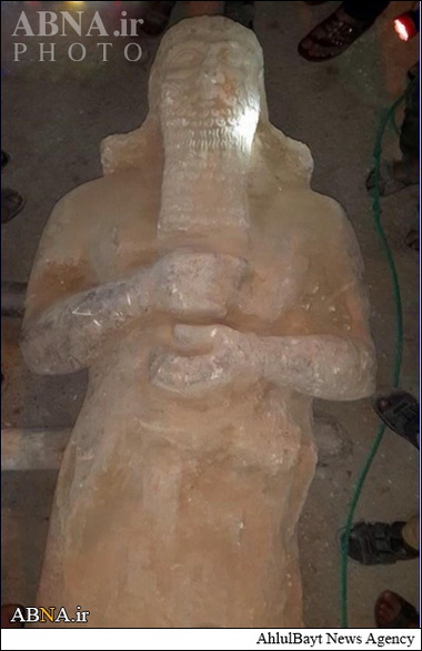 پُتک داعش بر سر مجسمه ۴ هزارساله+تصاویر