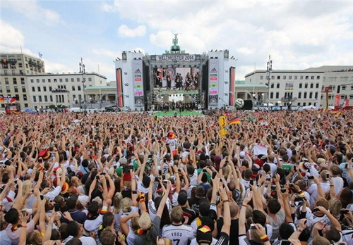 جشن هواداران آلمان در برلین +عکس