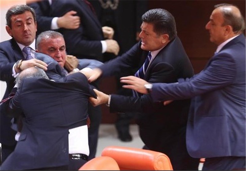 کتک‌کاری مجدد در پارلمان ترکیه +تصاویر