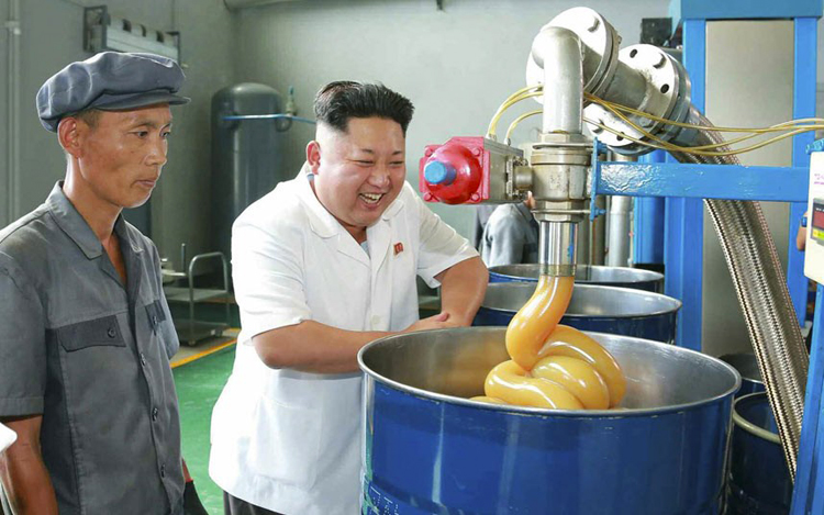 عکس/ رهبر کره شمالی در کارخانه روغن