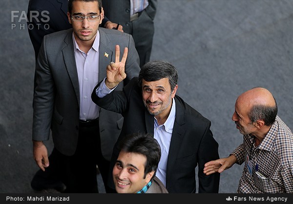 عکس/ احمدی نژاد در نماز عید فطر