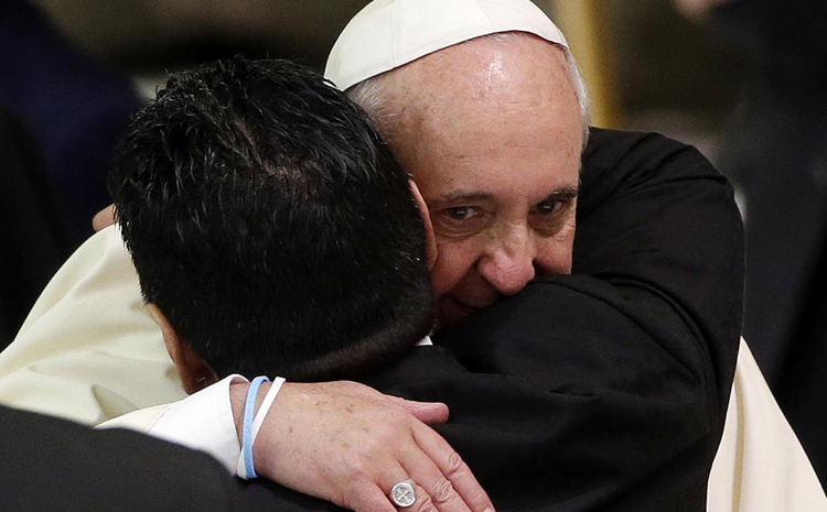عکس/ مارادونا در آغوش پاپ