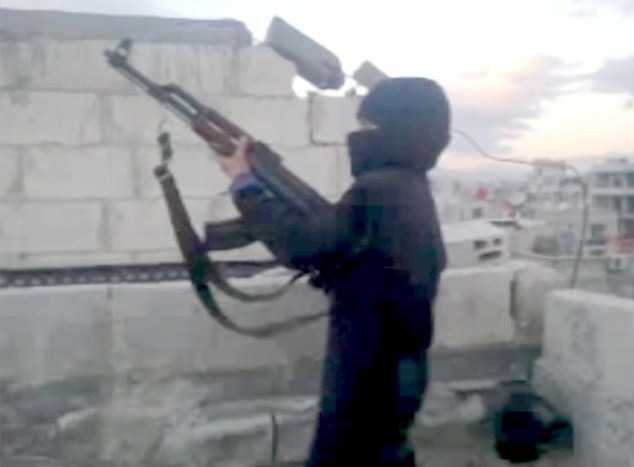 کوچک‌ترین عضو مسلح داعش +عکس