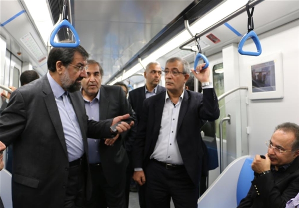 محسن رضایی در مترو + عکس