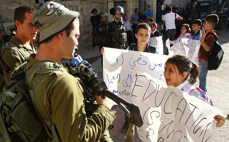 عکس/ دختر شجاع فلسطینی
