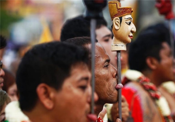 تصاویر/ رفتارهای‌ عجیب چینی‎‌ها در یک جشنواره