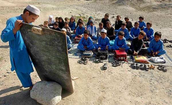 کلاس درس در افغانستان+ عکس