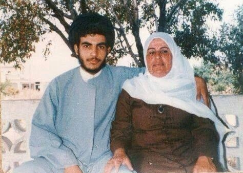 عکس/سید حسن نصرالله در کنار مادرش