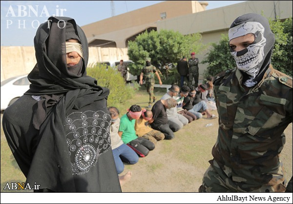 عکس/بازداشت‌یک‌عضو داعش‌با لباس‌‌زنانه