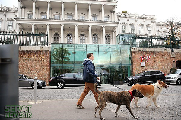 عکس/ سگ‌های محل مذاکرات در وین