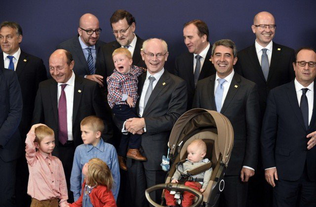 عکس / رهبران اروپا با نوه‌هایشان
