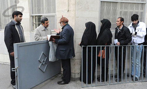 عکس/ صف دیدار با احمدی‌ نژاد در نارمک