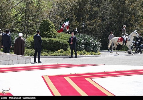 روحانی پاسخ محبت اردوغان را داد!/ استقبال با گارد اسب سواران! +تصاویر