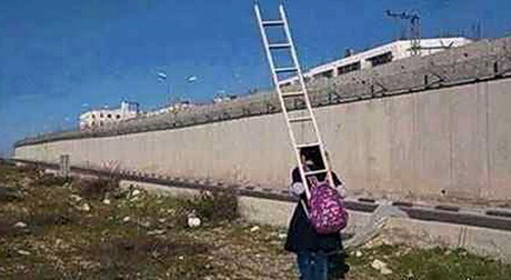 دختری‌ که با نردبان به مدرسه می‌رود! +عکس