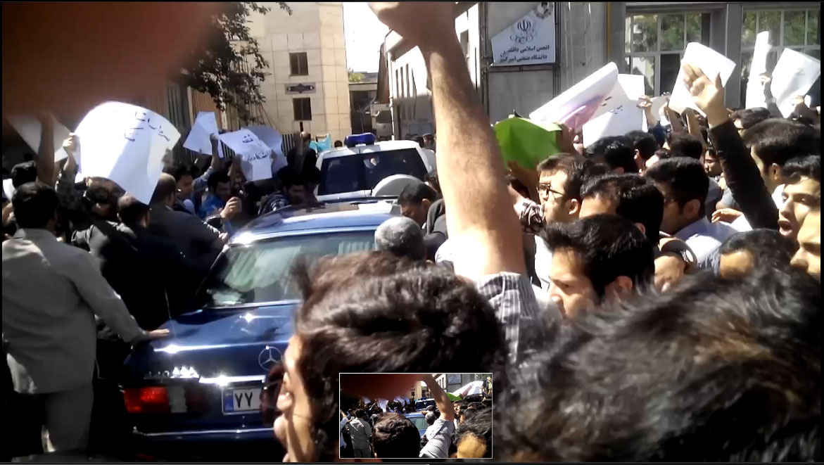 عکس/ محاصره خودروی هاشمی توسط دانشجویان