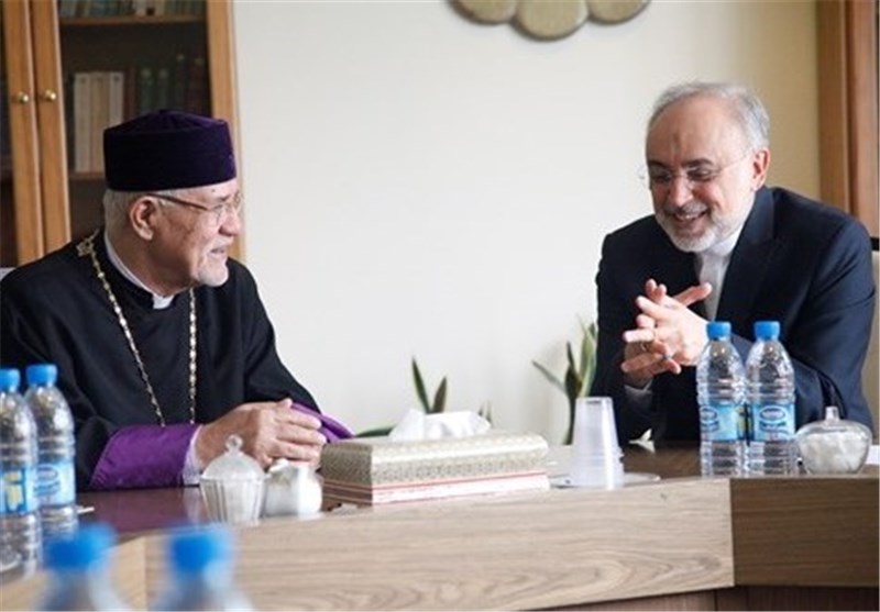 صالحی با اسقف اعظم دیدار کرد +عکس