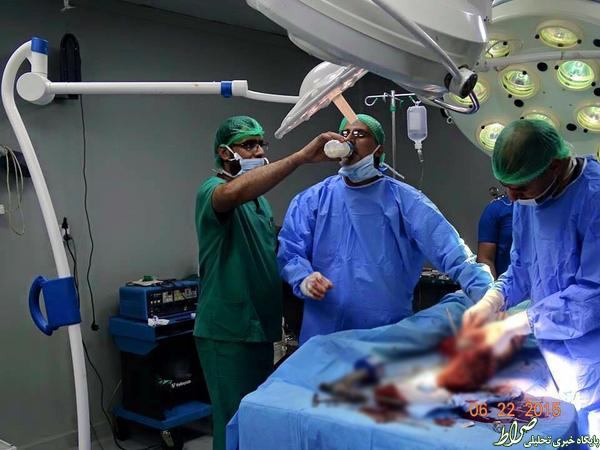 عکس/ افطار پزشک جراح در اتاق عمل