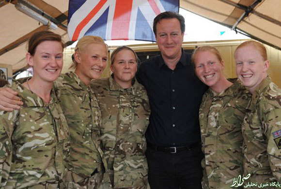 عکس/ دیوید کامرون در کنار زنان ارتش