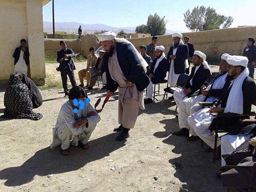 اجرای حکم شلاق پسر و دختر افغان +تصاویر