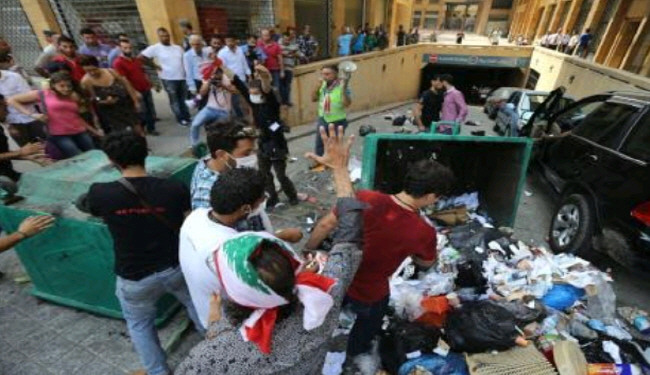 اعتراض لبنانی‌ها با انبوه زباله +عکس