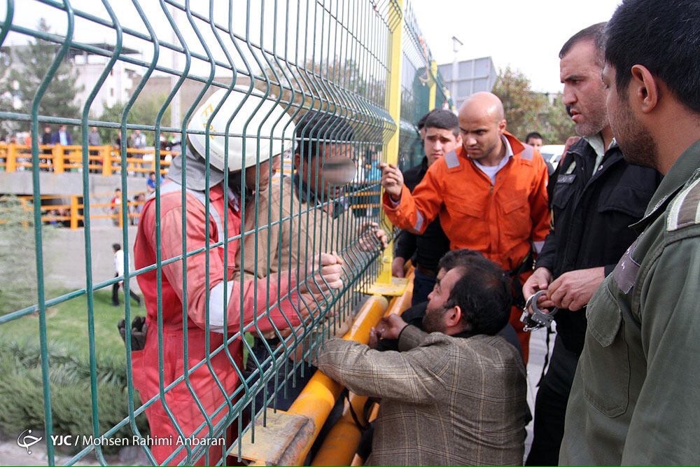 خودکشی نافرجام روی پل استقلال+تصاویر