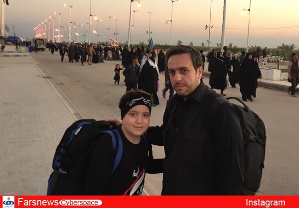 عکس/ مجری تلویزیون و فرزندش در پیاده‌روی اربعین