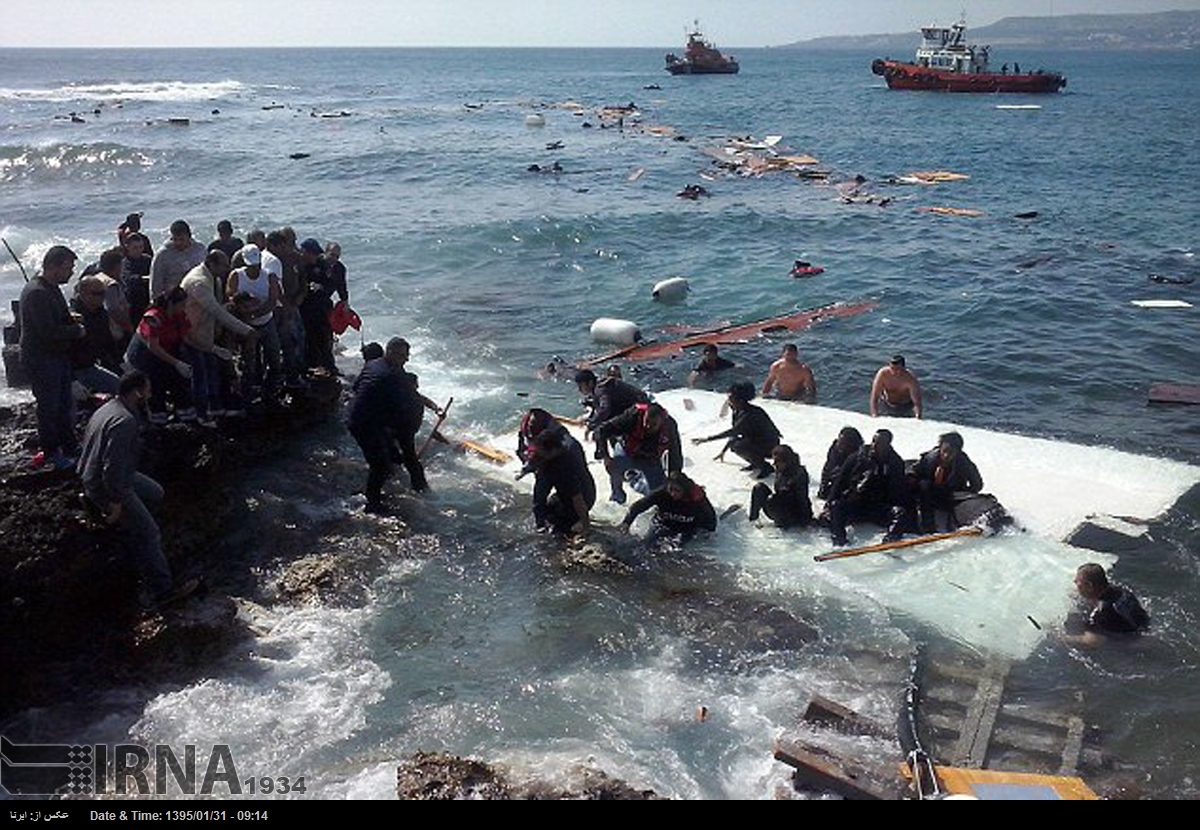 عکس/ غرق شدن پناهجویان در دریا