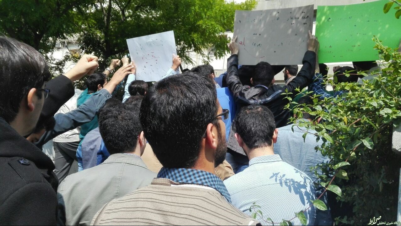 تجمع اعتراضی دانشجویان دانشگاه تهران +تصاویر