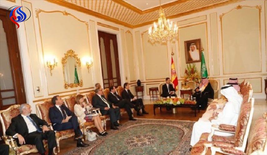 دیدار وزیر زن اسپانیایی با دامن کوتاه با سران سعودی+عکس