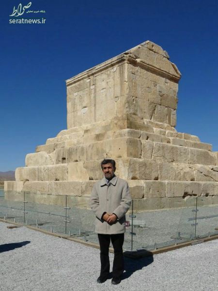 احمدی نژاد در سومین روز از دهه فجر به مقبره کوروش رفت +عکس